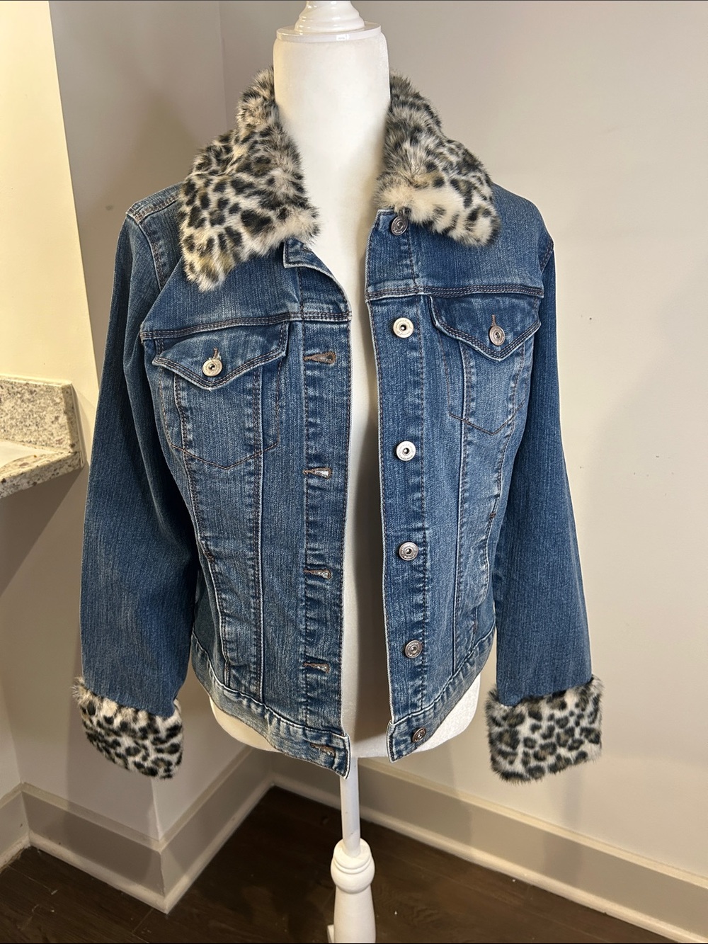INC International Concepts Blue Denim Jacket with Leopard Faux-Fur Trim Sm NWT